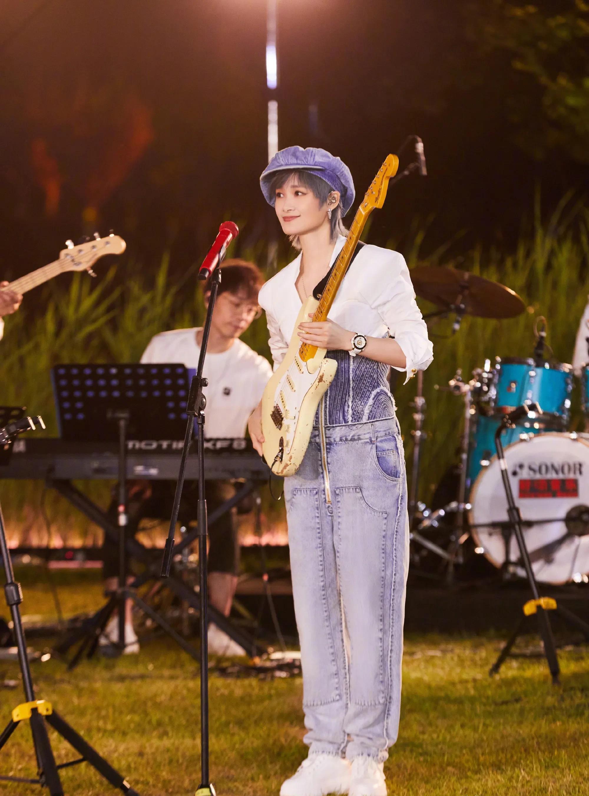 哪位女明星是单身_现代优秀女性单身原因_35岁以上未婚女星名单