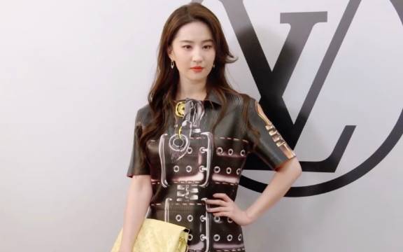 华语女明星内衣_刘亦菲LV内衣造型争议_刘亦菲辣妹穿搭被骂辣眼睛